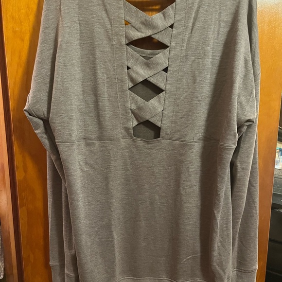 Open back active wear top from Balance Collection - Picture 2 of 2